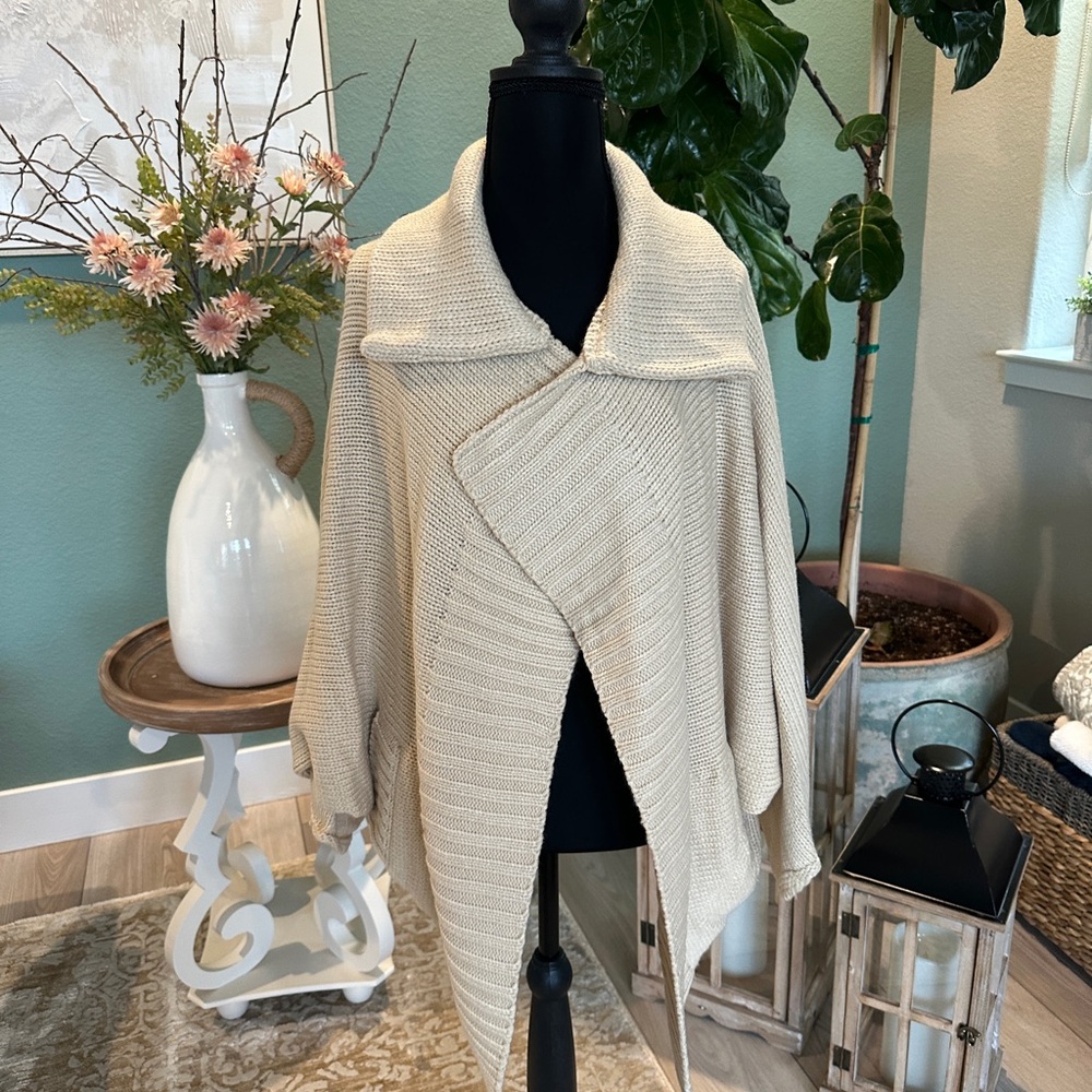DAVI & DANI Cream Women's Poncho Sweater